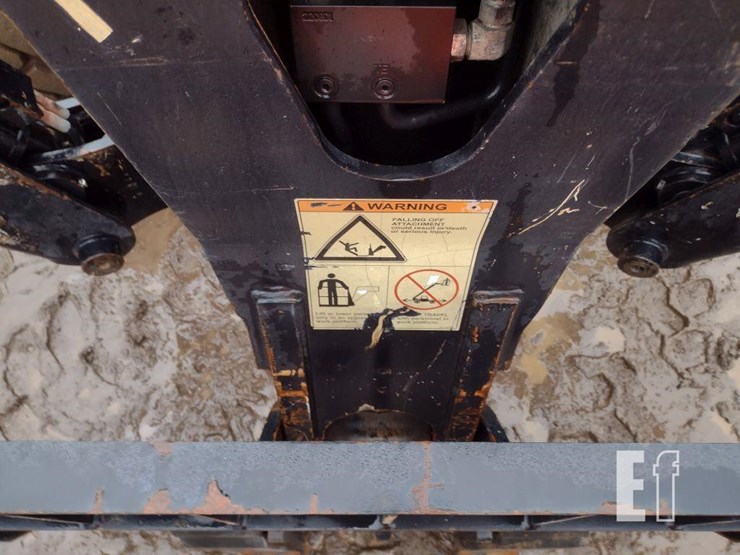 2016-jlg-1255-image-15