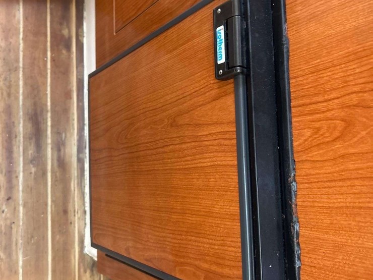 2008-regal-2565-express-cruiser-boat-with-30ft-t/a-continental-boat-trailer-image-47