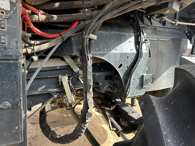 #38416-•-2016-case-axial-flow-8240-prwd-combine-yfg230343-image-32