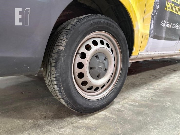 2017-mercedes-benz-metris-image-26