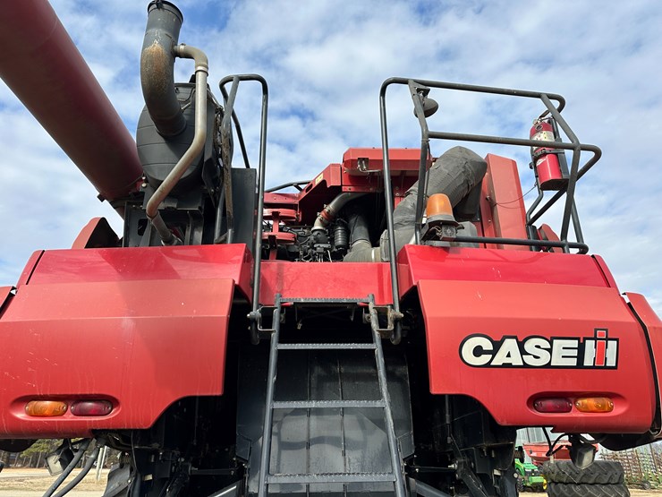 #38416-•-2016-case-axial-flow-8240-prwd-combine-yfg230343-image-56