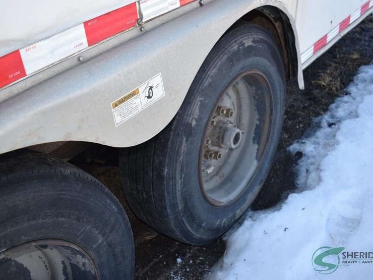 2004-united-enclosed-trailer-with-built-in-shelving-22ft-image-6