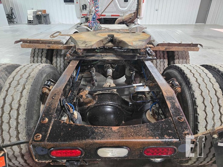 2016-freightliner-cascadia-113-image-8