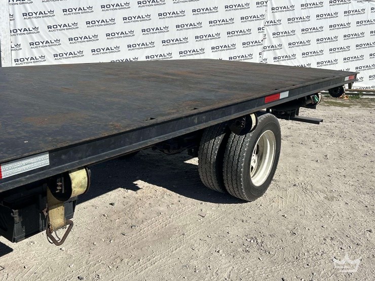 2016-isuzu-nrr-image-18