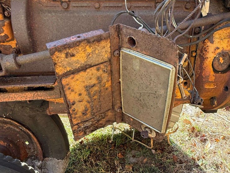 minneapolis-moline-445-image-15