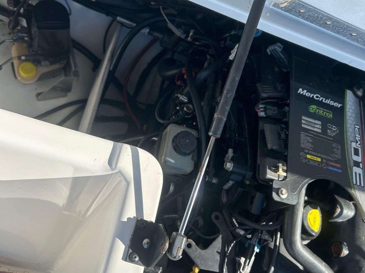 2013-tahoe-q4-boat-with-2013tracker-18ft-s/a-boat-trailer-image-24