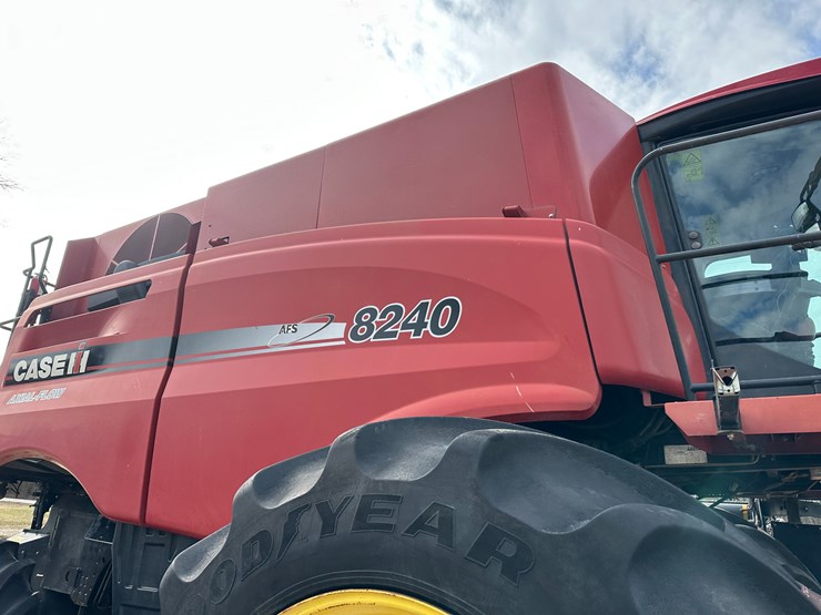#38416-•-2016-case-axial-flow-8240-prwd-combine-yfg230343-image-24