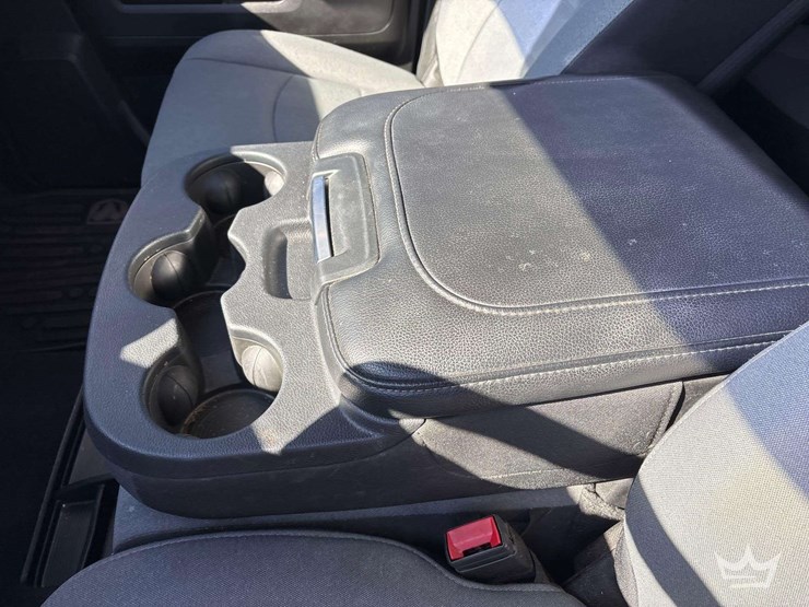 2021-ram-1500-slt-image-22