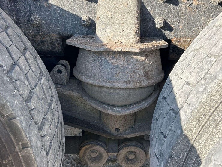 1995-peterbilt-379-image-28