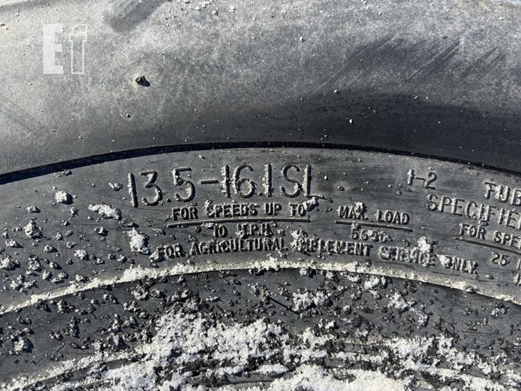 13.5-16.1-sl-diamond-tread-tire-image-3