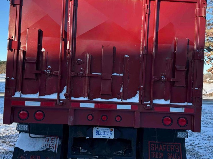 1984-freightliner-fl70-image-6