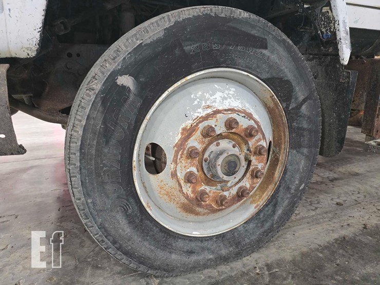 1995-ford-la9000-image-17