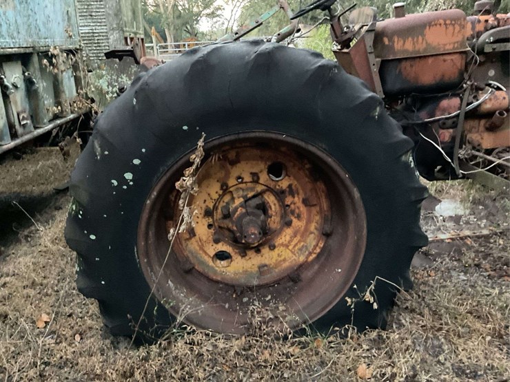 minneapolis-moline-m604-image-11