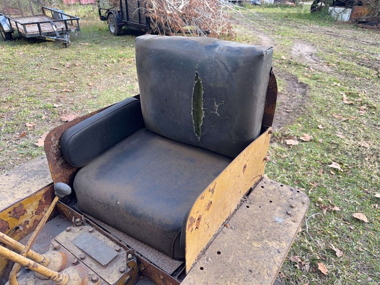 caterpillar-ten-gas-crawler-image-23