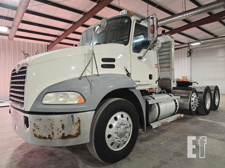 2005-mack-vision-cxn613-image-2