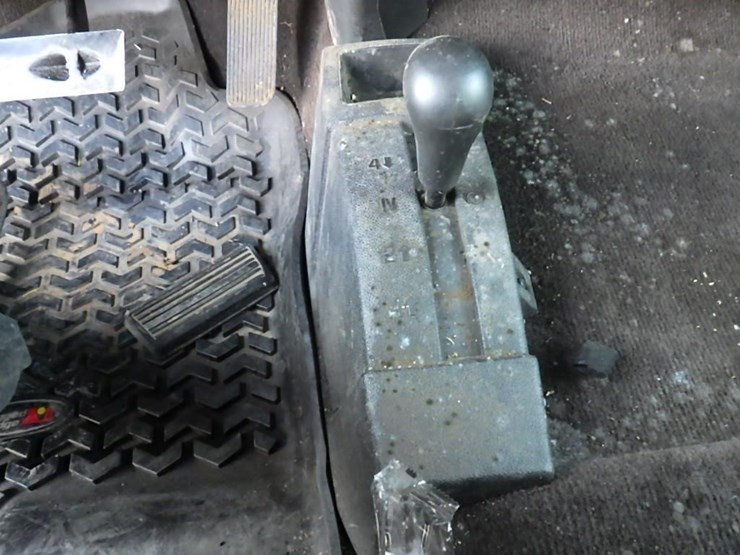 2012-chevrolet-3500-image-30