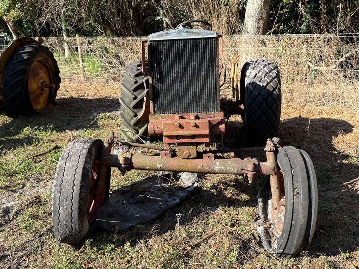 minneapolis-moline-parts-tractor-image-7