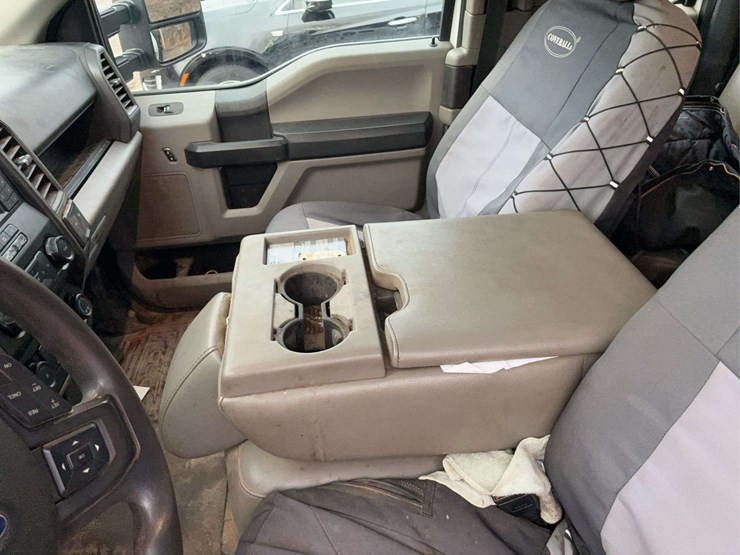 2022-ford-f550-image-32