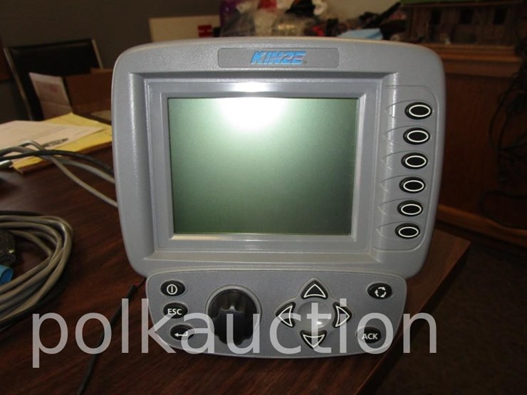 2011-kinze-3000-image-11