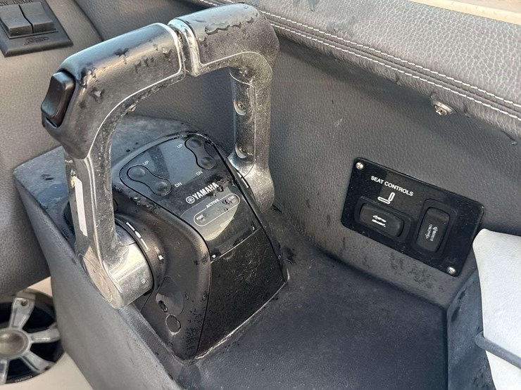 2018-regal-29obx-29ft-boat-with-34ft-t/a-boat-trailer-image-33