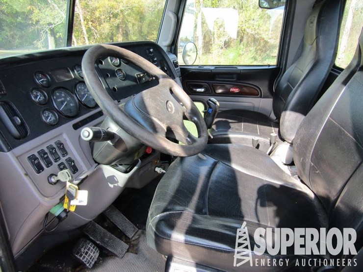 2012-peterbilt-367-image-10