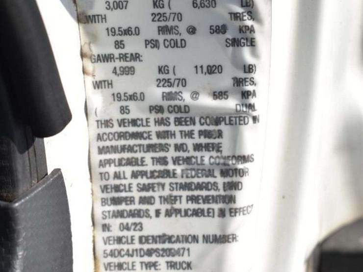 2023-isuzu-npr-image-39