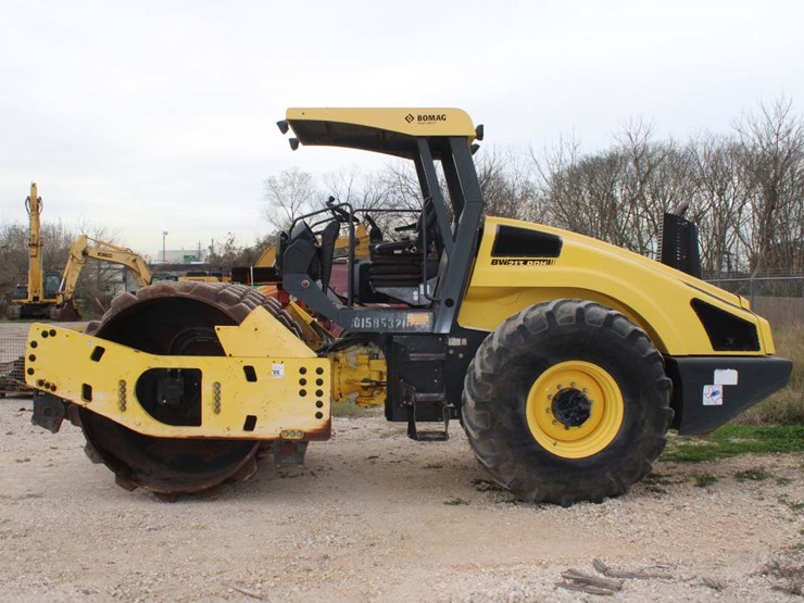 2015-bomag-bw213-image-1