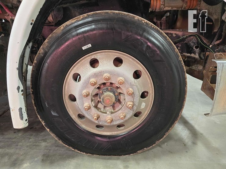 2016-freightliner-cascadia-113-image-25