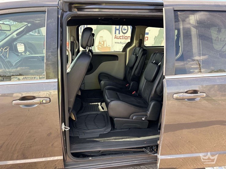 2019-dodge-grand-caravan-image-17