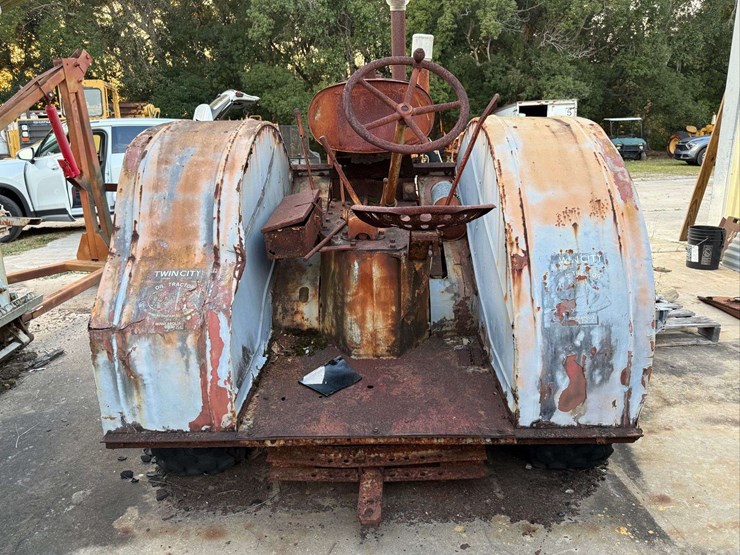 twin-city-tractor-image-5