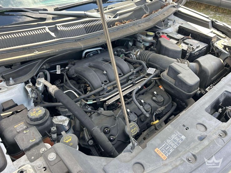 2017-ford-explorer-image-8