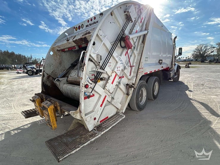 2020-peterbilt-567-image-3