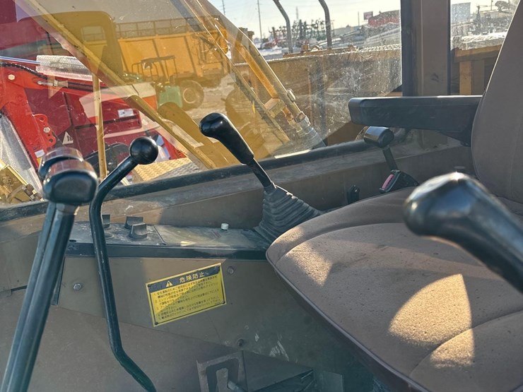 caterpillar-e70b-image-14