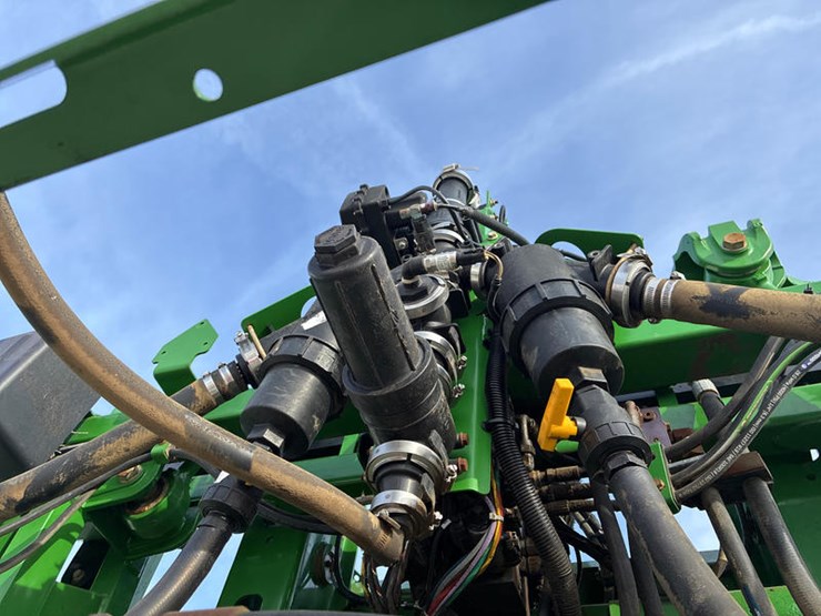 2018-john-deere-r4038-image-38