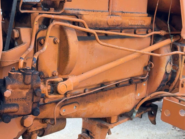 minneapolis-moline-335-image-17