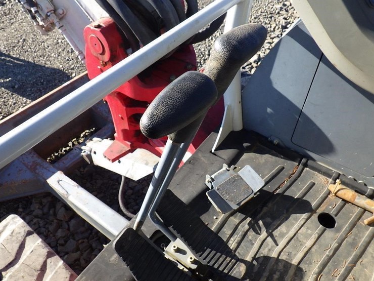 takeuchi-tb260-image-35