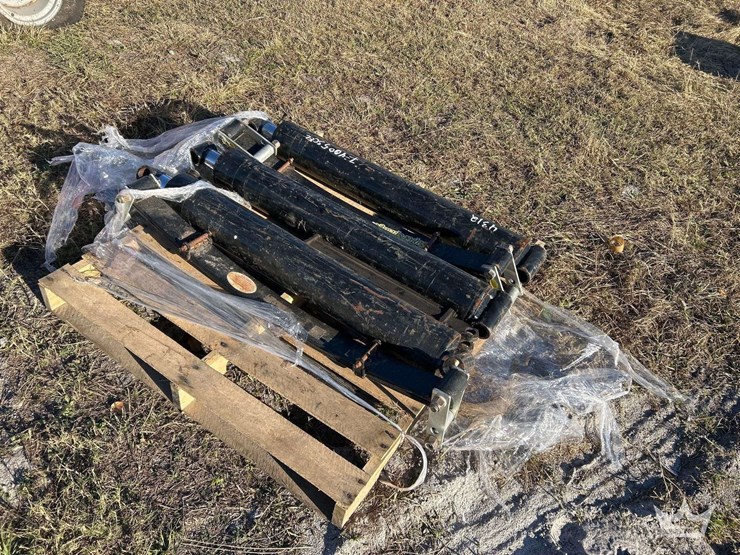 pallet-of-super-springs-leaf-springs-and-hydraulic-cylinders-image-4