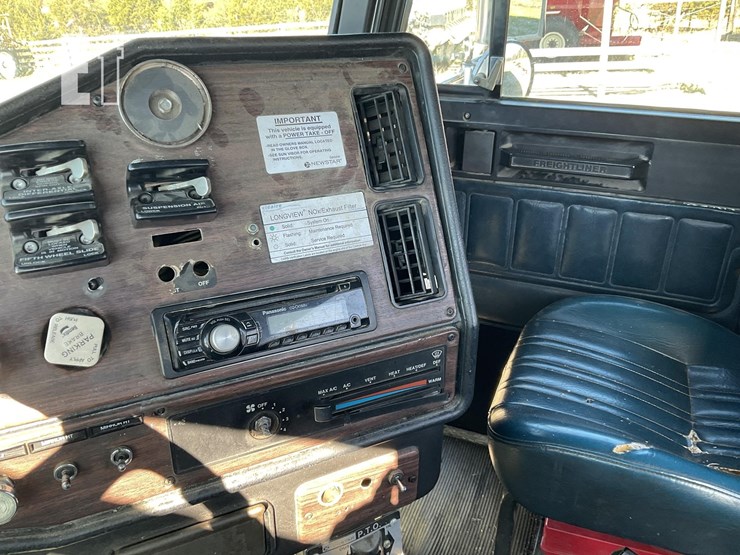 1998-freightliner-fld112-image-8