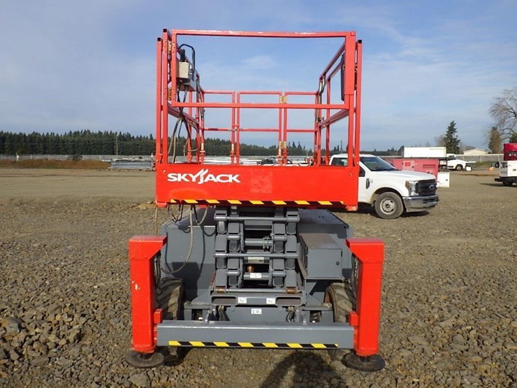 skyjack-sj6832rt-image-2