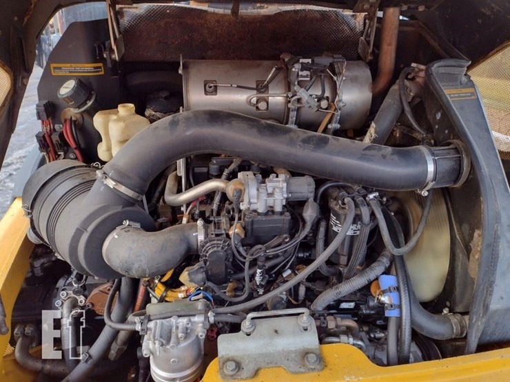 2021-deere-304l-image-24