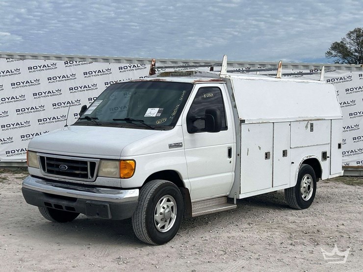 2006-ford-e350-image-1