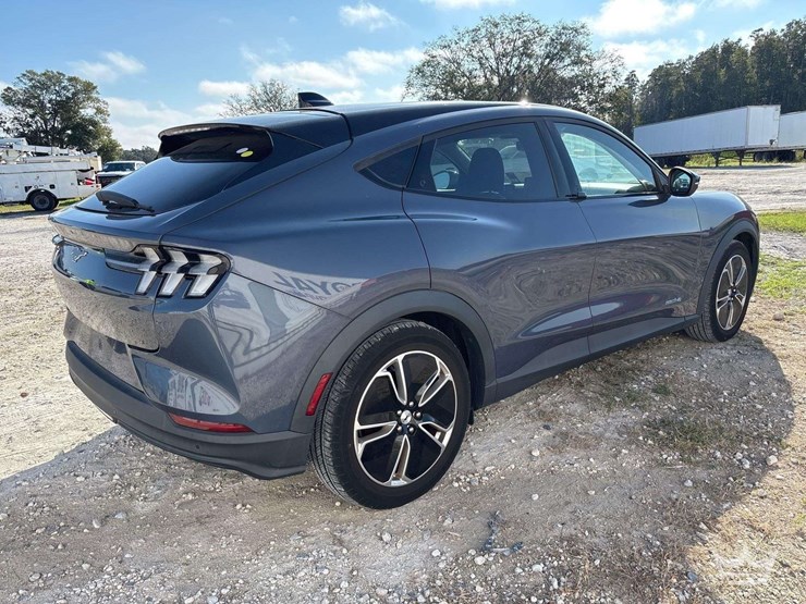 2021-ford-mustang-mach-e-image-3