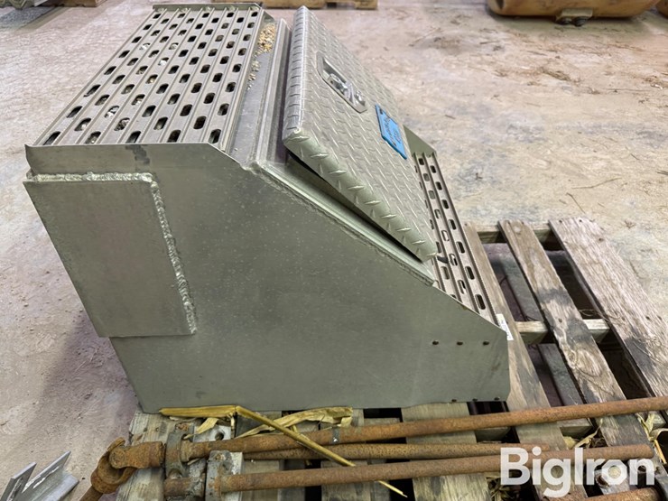 merritt-saddle-box-aluminum-truck-boot-box-&-drive-lines-image-10