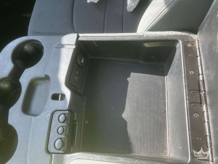 2016-dodge-1500-image-26