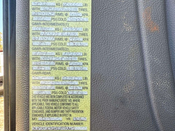 2011-peterbilt-365-image-34