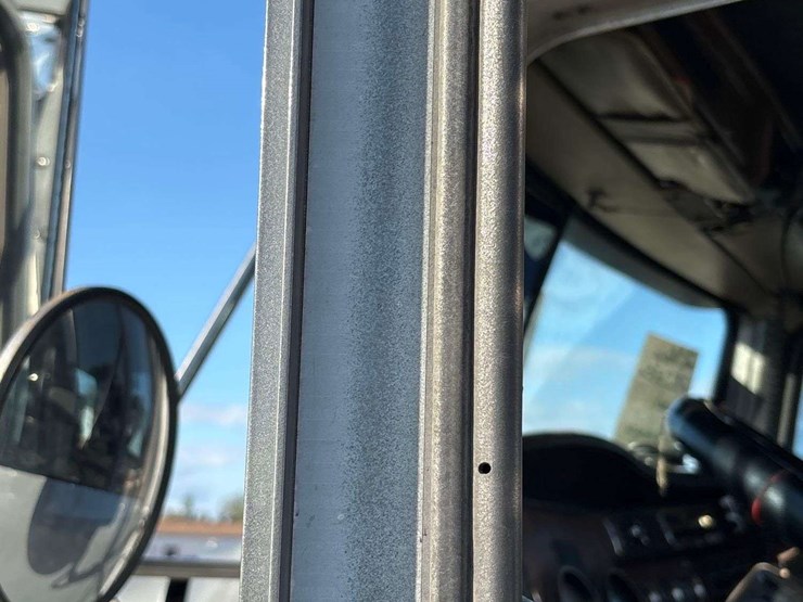 2016-kenworth-t800-image-8