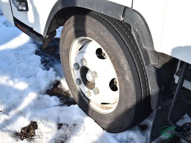 2023-isuzu-npr-image-51