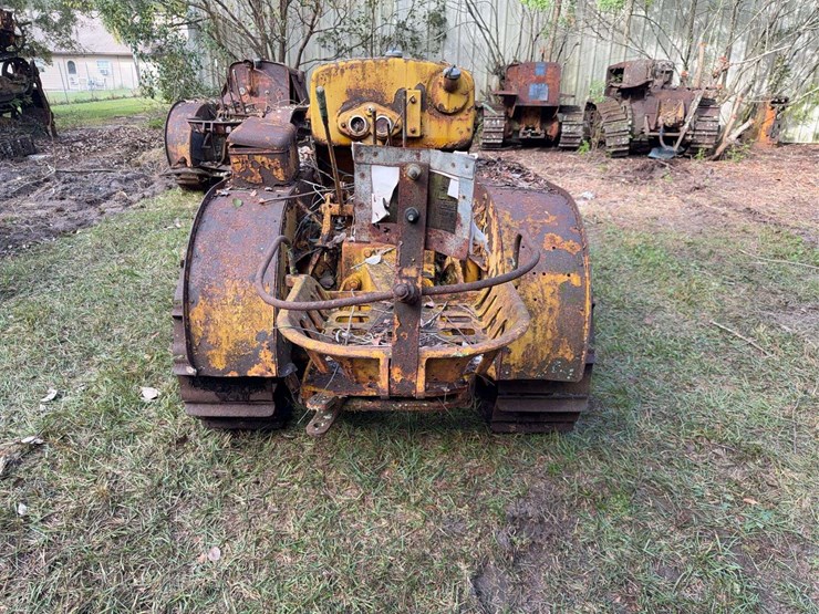 caterpillar-twenty-two-image-7