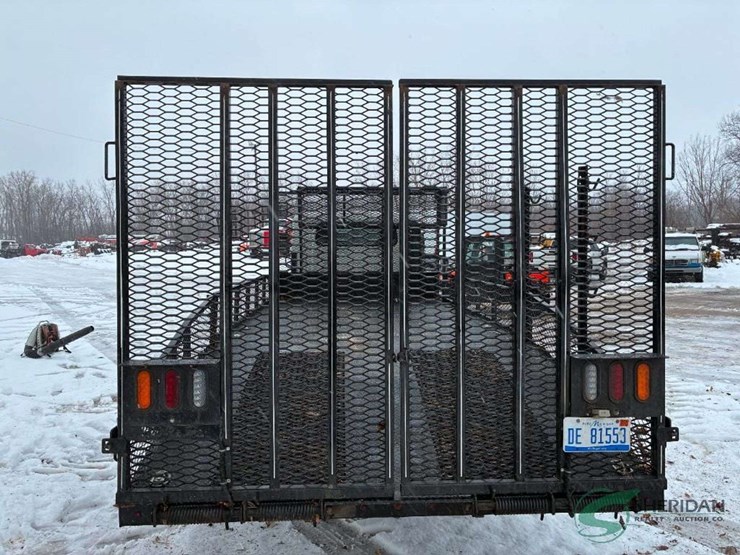 2023-isuzu-npr-image-12