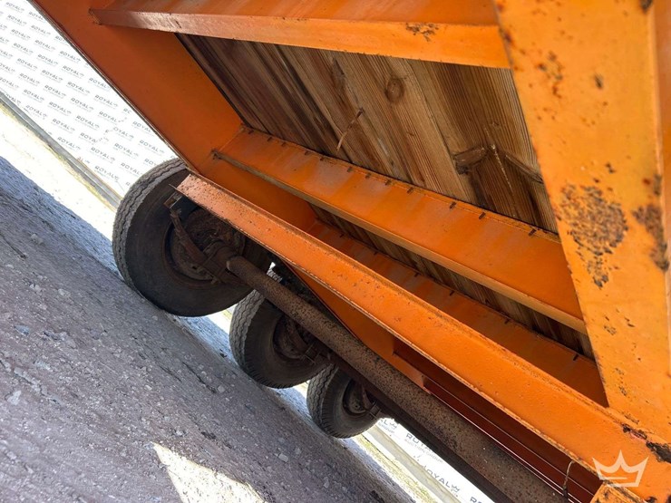 1986-eager-beaver-b9d0w-20ft.-11-ton-tri-axle-dovetail-tag-a-long-tailer-image-9